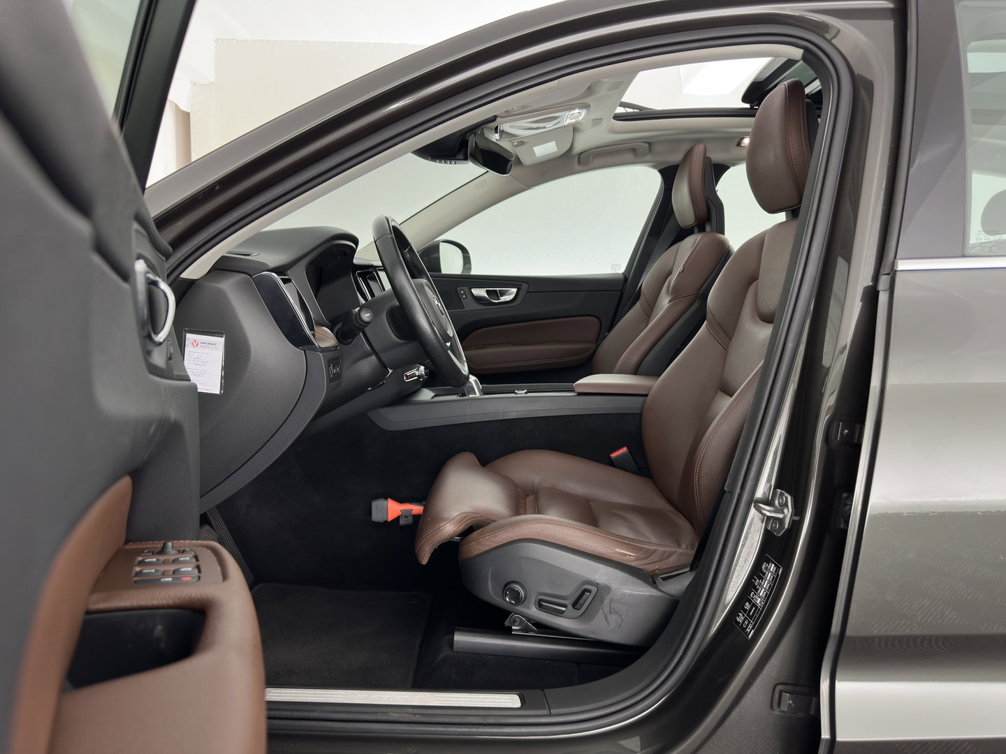 Volvo XC60 2.0 T8 Twin Engine AWD Inscription (Plug-in) *PANO | LEATHER | FULL-LED | MEMORY-PACK | BLINDSPOT | DIGI-COCKPIT | HEATED-COMFORTSEATS | CAMERA | NAVI-FULLMAP | ECC | PDC | TOWBAR | 19''ALU *
