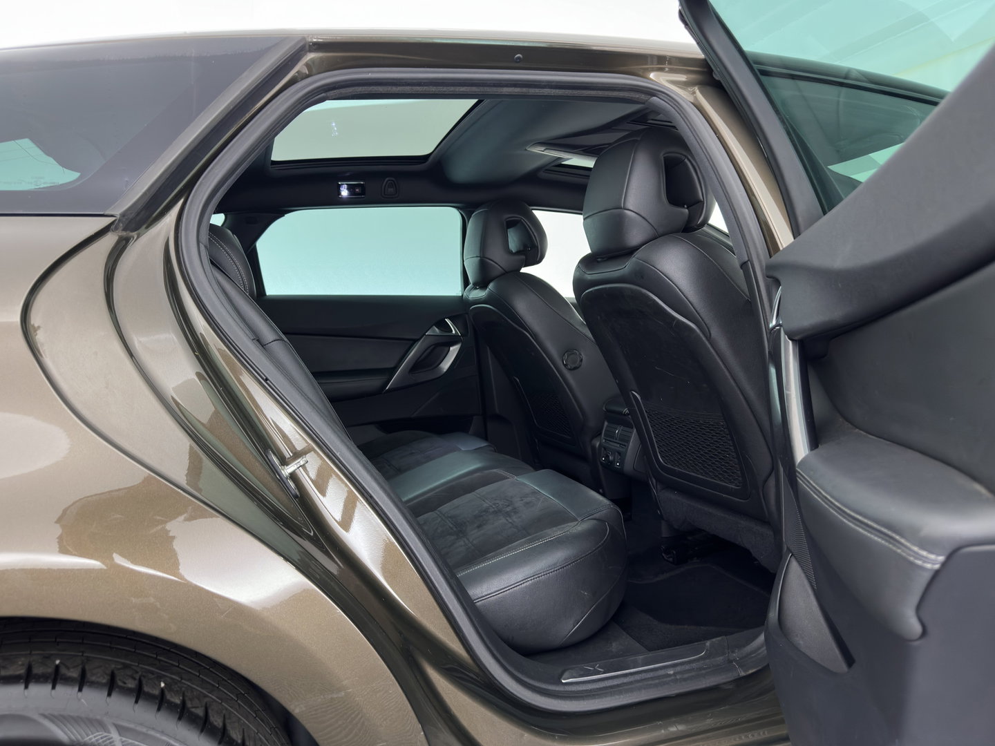 Citroën DS5 2.0 Hybrid4 Business Executive Aut. *PANO | HEAD-UP | LEATHER-FABRIC | COMFORT-SEATS | NAVI-FULLMAP | KEYLESS | PRIVACY-GLASS | CAMERA | CRUISE | 17"ALU*