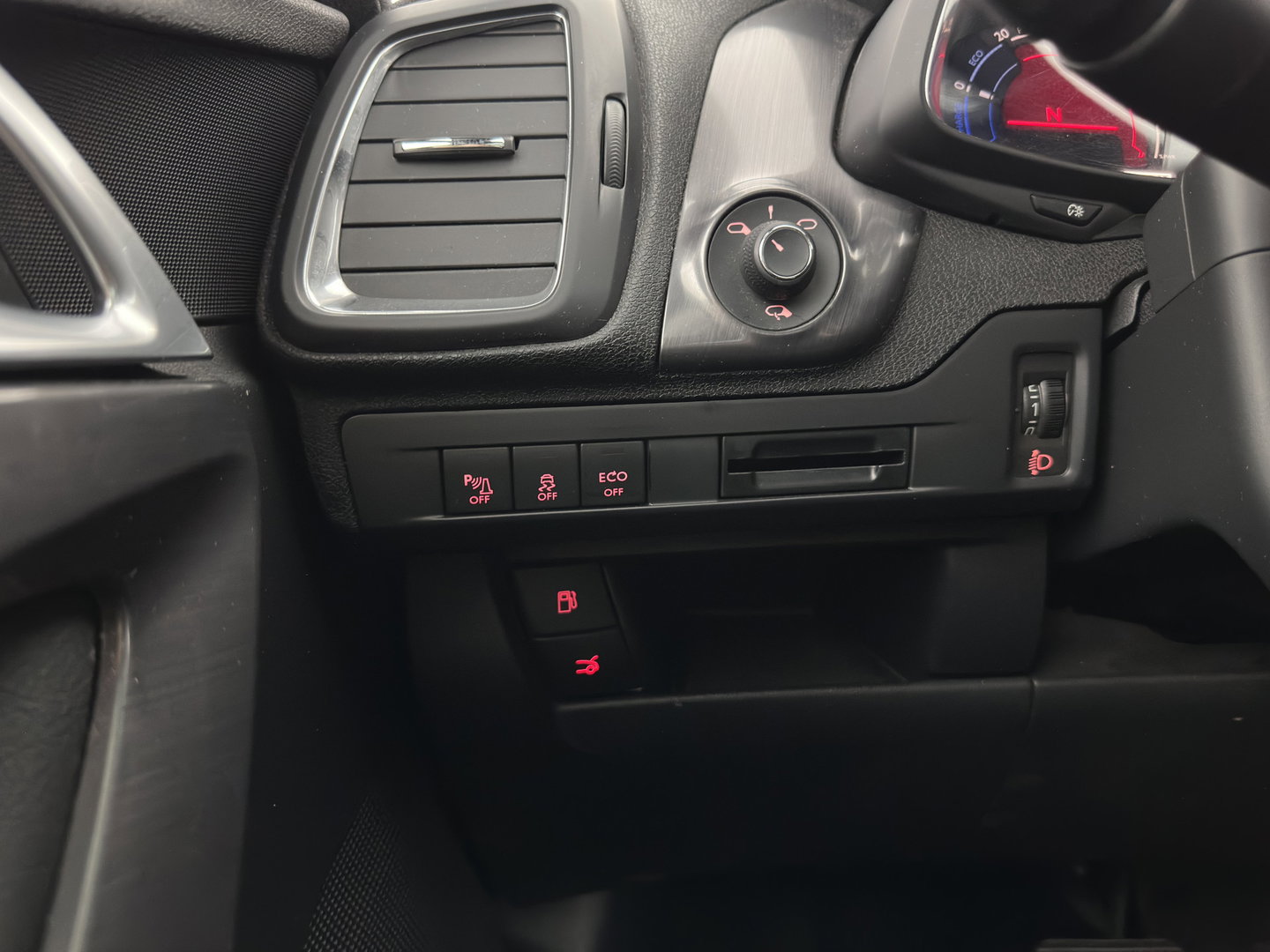 Citroën DS5 2.0 Hybrid4 Business Executive Aut. *PANO | HEAD-UP | LEATHER-FABRIC | COMFORT-SEATS | NAVI-FULLMAP | KEYLESS | PRIVACY-GLASS | CAMERA | CRUISE | 17"ALU*