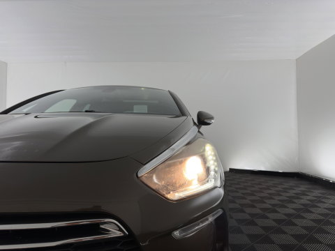 Citroën DS5 2.0 Hybrid4 Business Executive Aut. *PANO | HEAD-UP | LEATHER-FABRIC | COMFORT-SEATS | NAVI-FULLMAP | KEYLESS | PRIVACY-GLASS | CAMERA | CRUISE | 17"ALU*