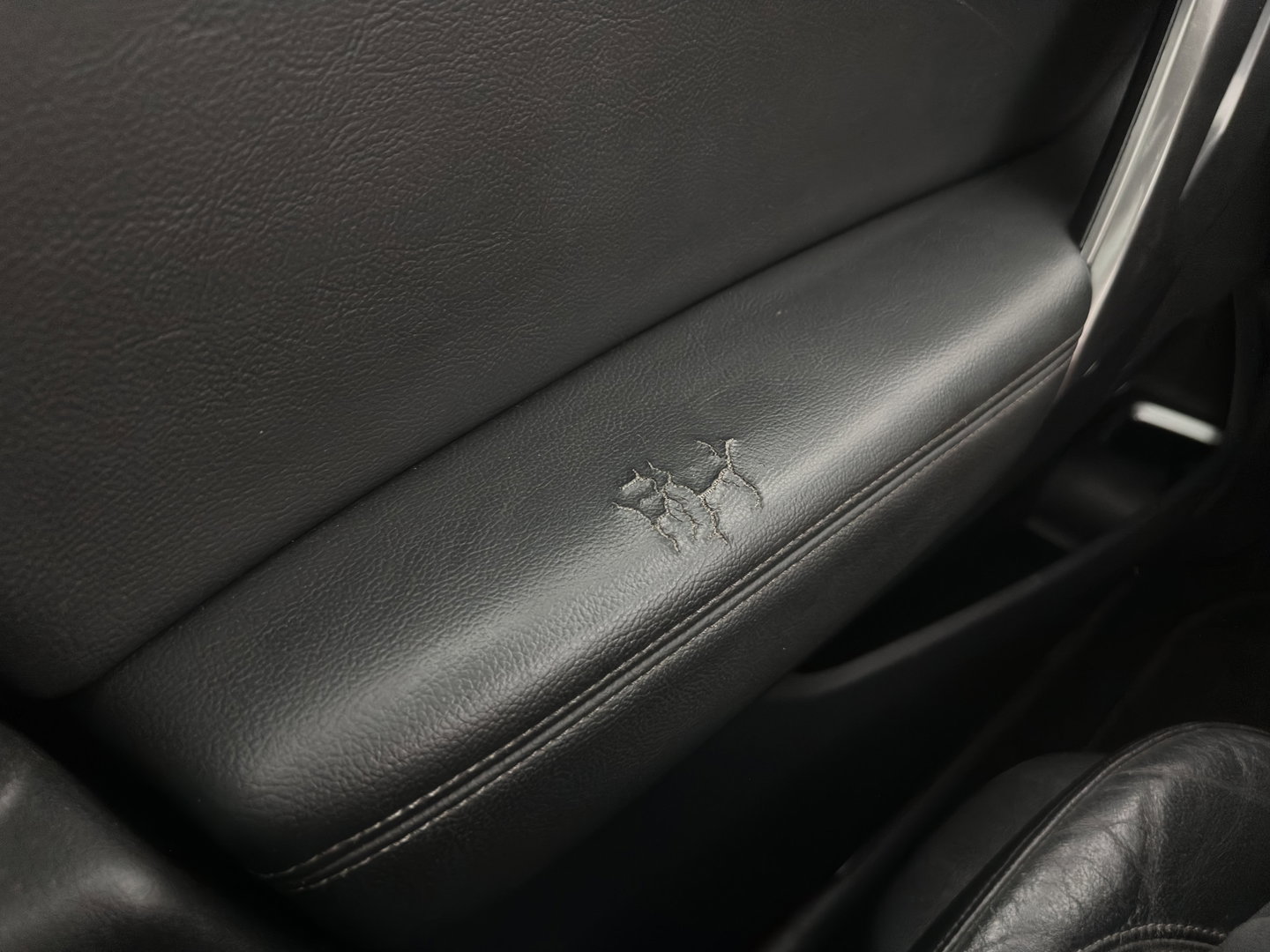 Citroën DS5 2.0 Hybrid4 Business Executive Aut. *PANO | HEAD-UP | LEATHER-FABRIC | COMFORT-SEATS | NAVI-FULLMAP | KEYLESS | PRIVACY-GLASS | CAMERA | CRUISE | 17"ALU*