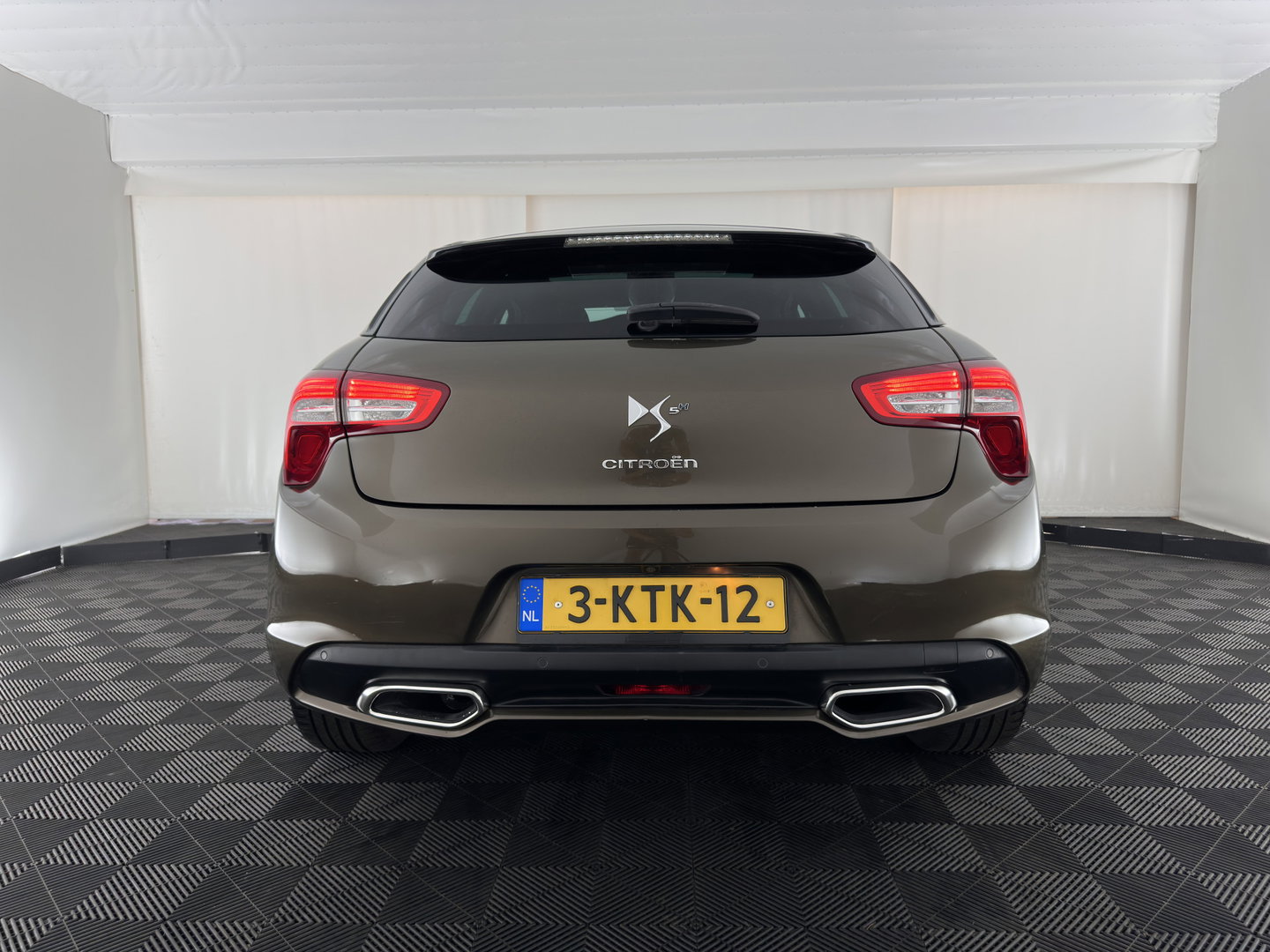 Citroën DS5 2.0 Hybrid4 Business Executive Aut. *PANO | HEAD-UP | LEATHER-FABRIC | COMFORT-SEATS | NAVI-FULLMAP | KEYLESS | PRIVACY-GLASS | CAMERA | CRUISE | 17"ALU*