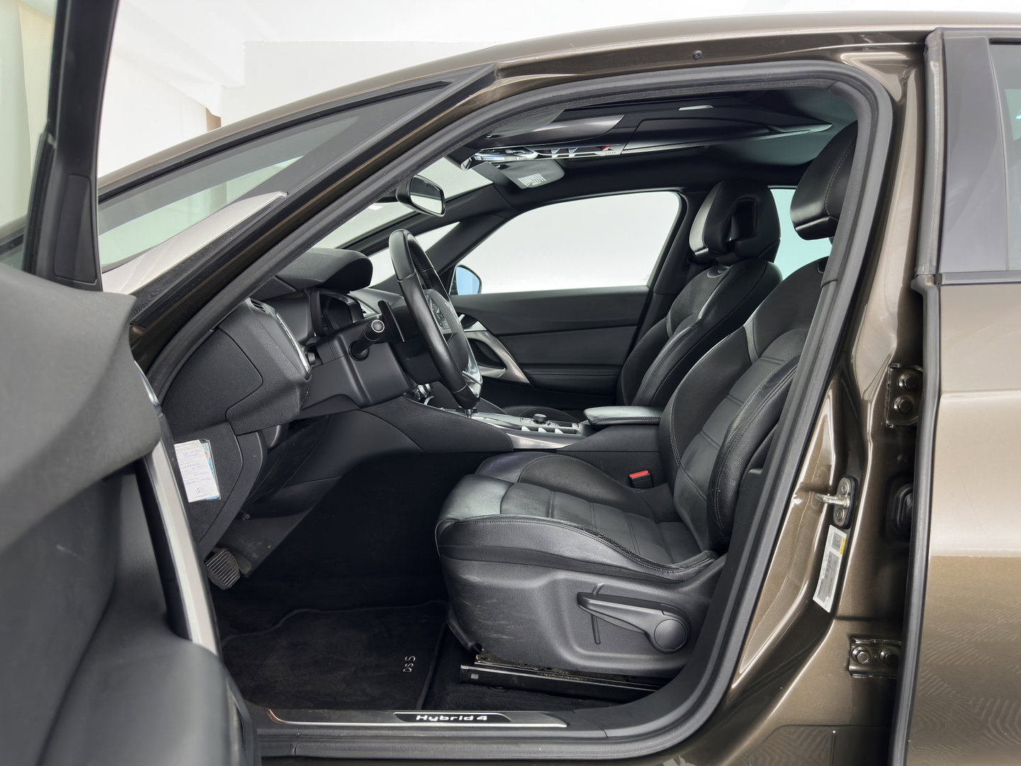 Citroën DS5 2.0 Hybrid4 Business Executive Aut. *PANO | HEAD-UP | LEATHER-FABRIC | COMFORT-SEATS | NAVI-FULLMAP | KEYLESS | PRIVACY-GLASS | CAMERA | CRUISE | 17"ALU*