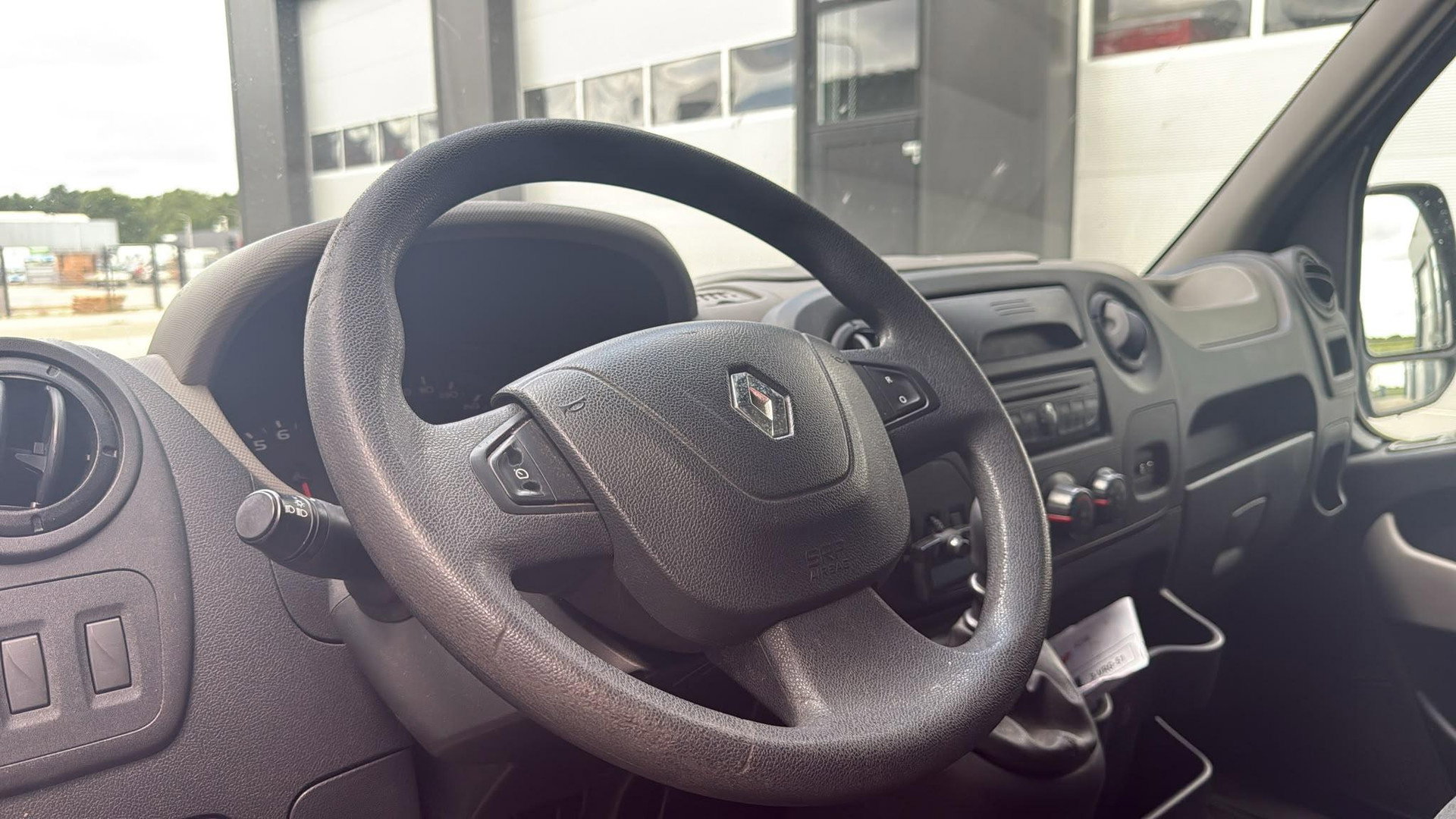 Renault Master T35 2.3 dCi L2H2 AIRCO ZWART