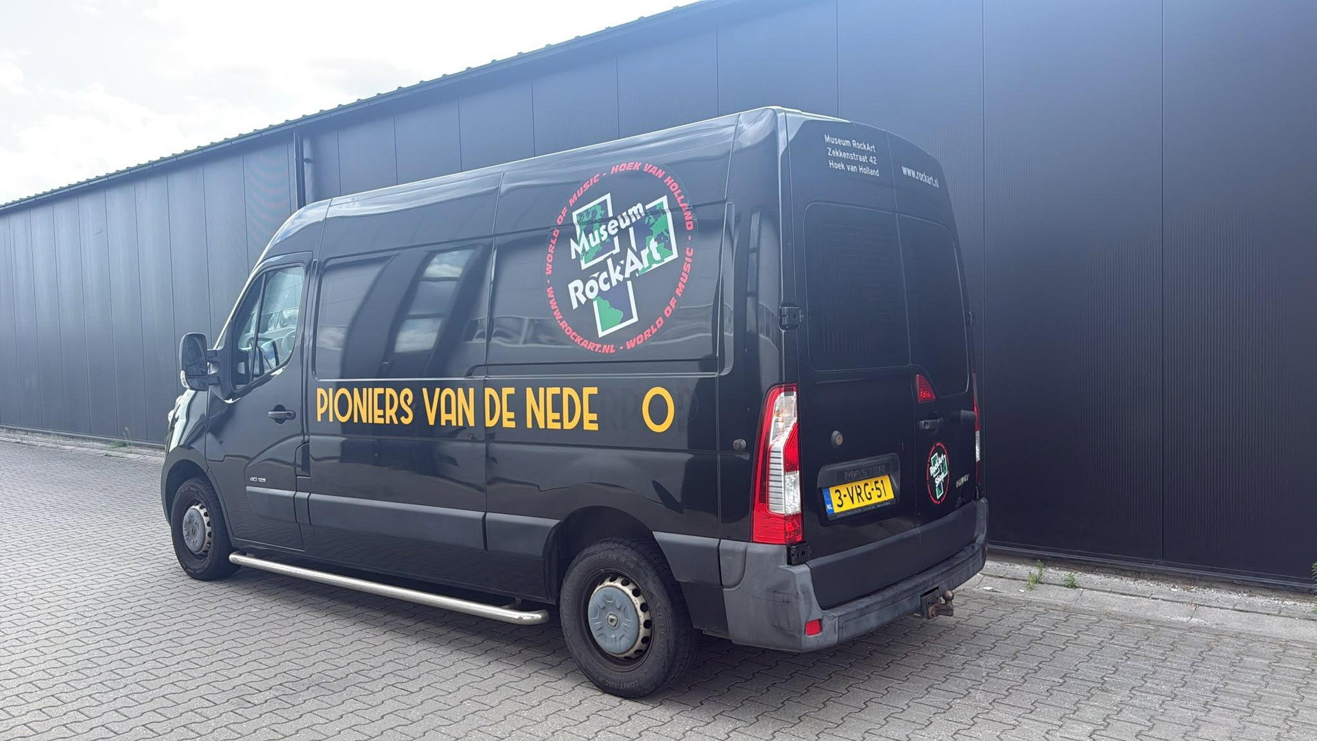 Renault Master T35 2.3 dCi L2H2 AIRCO ZWART