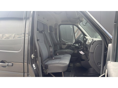 Renault Master T35 2.3 dCi L2H2 AIRCO ZWART