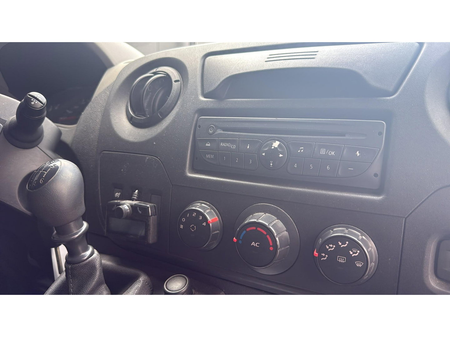 Renault Master T35 2.3 dCi L2H2 AIRCO ZWART