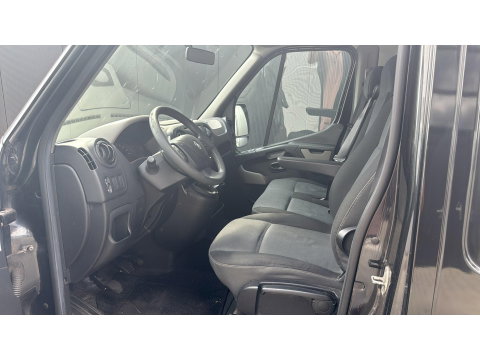 Renault Master T35 2.3 dCi L2H2 AIRCO ZWART