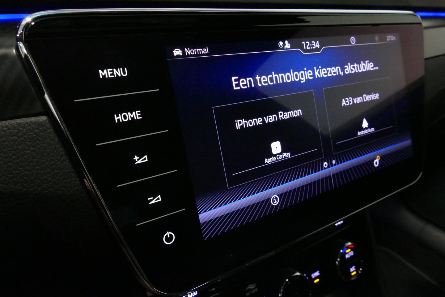 Škoda Superb Combi 1.4 TSI iV Sportline Business / Panoramadak / Elektr. verstelbare stoelen + memory / Elektr. wegklapbare trekhaak / Stoelverwarming / Ambienteverlichting / Apple Carplay - Android Auto / Achteruitrijcamera / Stuuwielverwarming / PDC / 19'' LMV / Nav