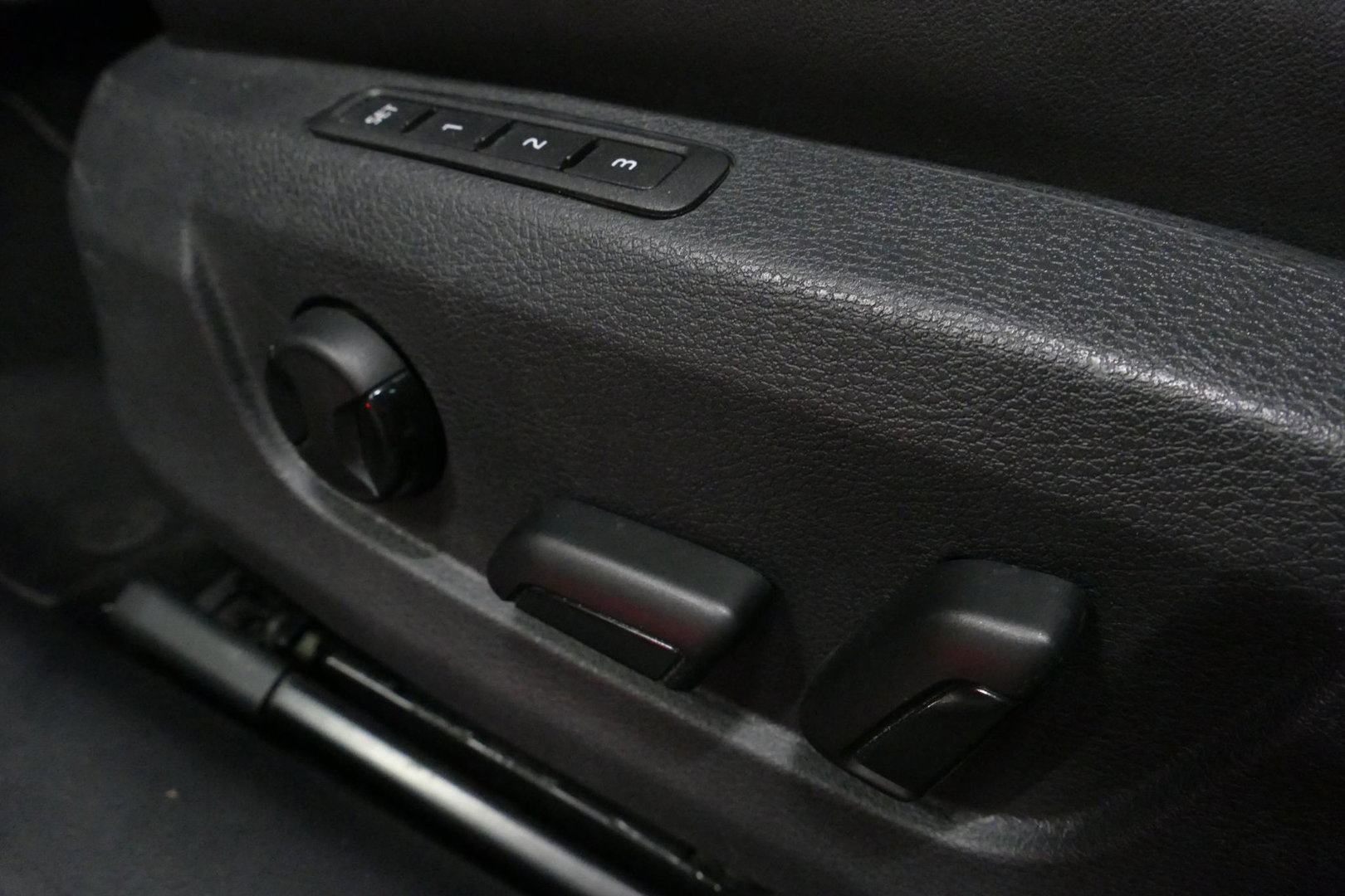 Škoda Superb Combi 1.4 TSI iV Sportline Business / Panoramadak / Elektr. verstelbare stoelen + memory / Elektr. wegklapbare trekhaak / Stoelverwarming / Ambienteverlichting / Apple Carplay - Android Auto / Achteruitrijcamera / Stuuwielverwarming / PDC / 19'' LMV / Nav