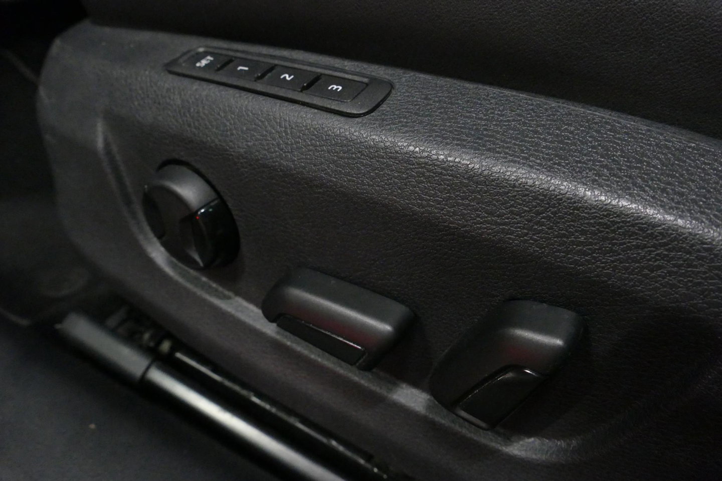 Škoda Superb Combi 1.4 TSI iV Sportline Business / Panoramadak / Elektr. verstelbare stoelen + memory / Elektr. wegklapbare trekhaak / Stoelverwarming / Ambienteverlichting / Apple Carplay - Android Auto / Achteruitrijcamera / Stuuwielverwarming / PDC / 19'' LMV / Nav