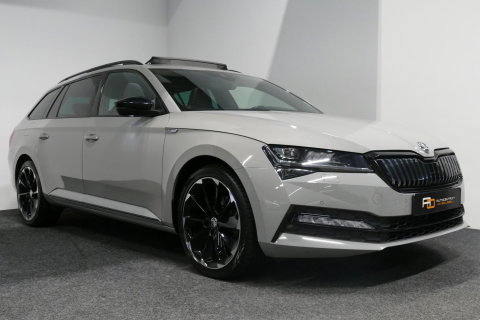 Škoda Superb Combi 1.4 TSI iV Sportline Business / Panoramadak / Elektr. verstelbare stoelen + memory / Elektr. wegklapbare trekhaak / Stoelverwarming / Ambienteverlichting / Apple Carplay - Android Auto / Achteruitrijcamera / Stuuwielverwarming / PDC / 19'' LMV / Nav