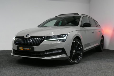 Škoda Superb Combi 1.4 TSI iV Sportline Business / Panoramadak / Elektr. verstelbare stoelen + memory / Elektr. wegklapbare trekhaak / Stoelverwarming / Ambienteverlichting / Apple Carplay - Android Auto / Achteruitrijcamera / Stuuwielverwarming / PDC / 19'' LMV / Nav