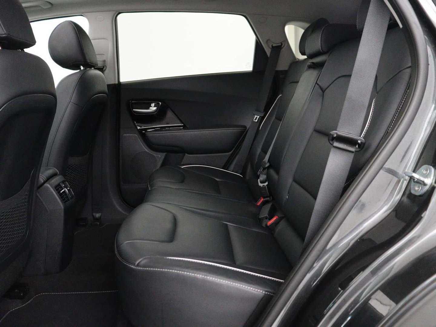 Kia e-Niro DynamicPlusLine 64 kWh | SOH 94,3% | Panoramadak | Memory | Leder | Stuur/stoel verwarming | Stoelventilatie | Dodehoek detectie | Cruise control | Carplay | Camera | Park assist | PHEV
