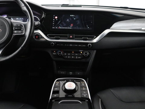 Kia e-Niro DynamicPlusLine 64 kWh | SOH 94,3% | Panoramadak | Memory | Leder | Stuur/stoel verwarming | Stoelventilatie | Dodehoek detectie | Cruise control | Carplay | Camera | Park assist | PHEV