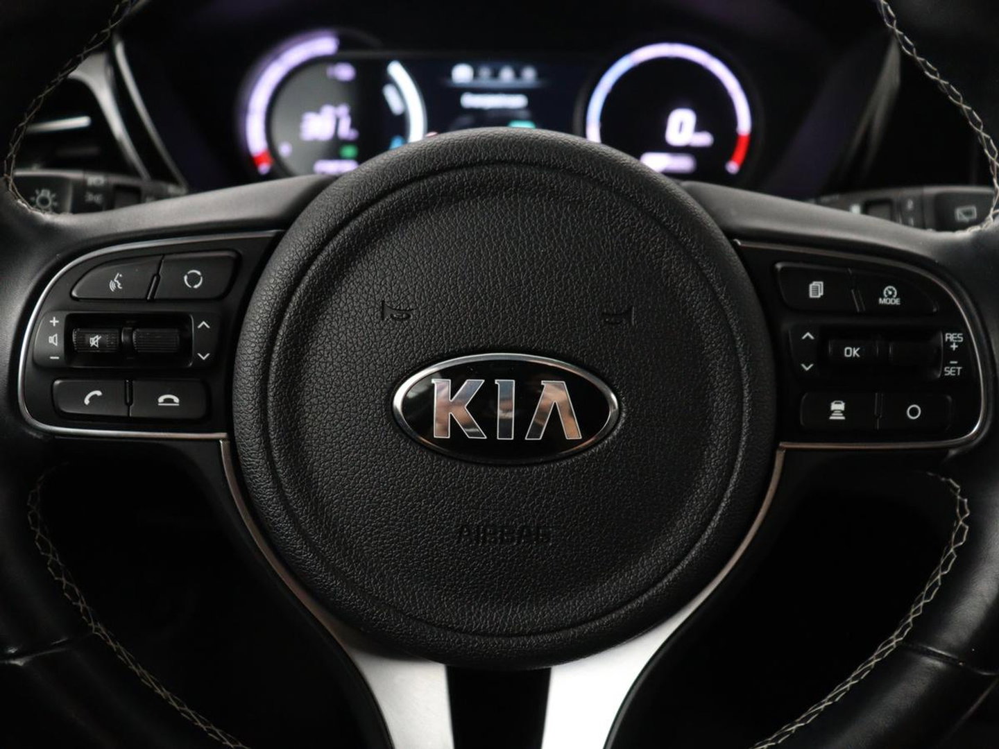Kia e-Niro DynamicPlusLine 64 kWh | SOH 94,3% | Panoramadak | Memory | Leder | Stuur/stoel verwarming | Stoelventilatie | Dodehoek detectie | Cruise control | Carplay | Camera | Park assist | PHEV