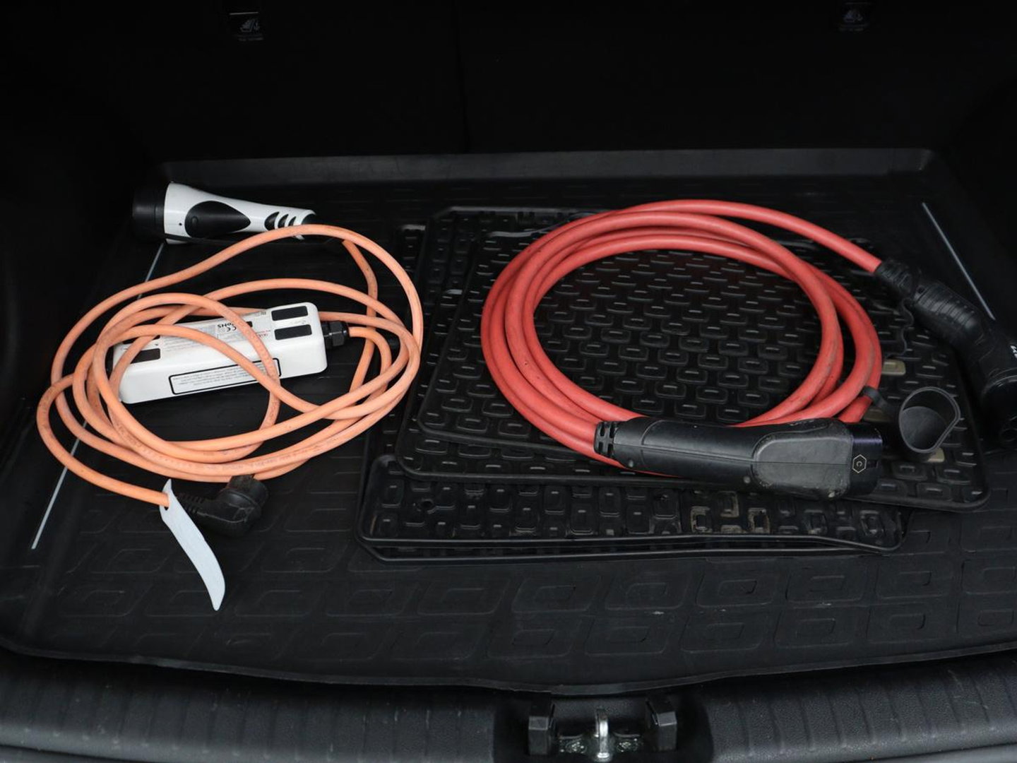 Kia e-Niro DynamicPlusLine 64 kWh | SOH 94,3% | Panoramadak | Memory | Leder | Stuur/stoel verwarming | Stoelventilatie | Dodehoek detectie | Cruise control | Carplay | Camera | Park assist | PHEV