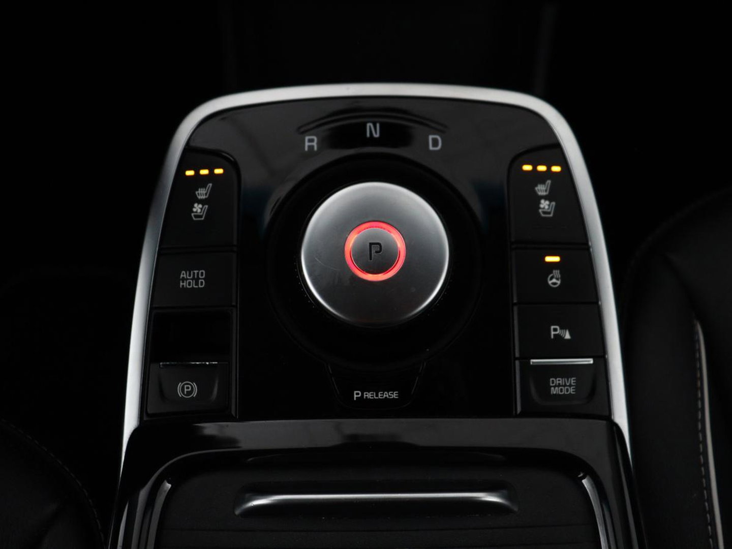 Kia e-Niro DynamicPlusLine 64 kWh | SOH 94,3% | Panoramadak | Memory | Leder | Stuur/stoel verwarming | Stoelventilatie | Dodehoek detectie | Cruise control | Carplay | Camera | Park assist | PHEV