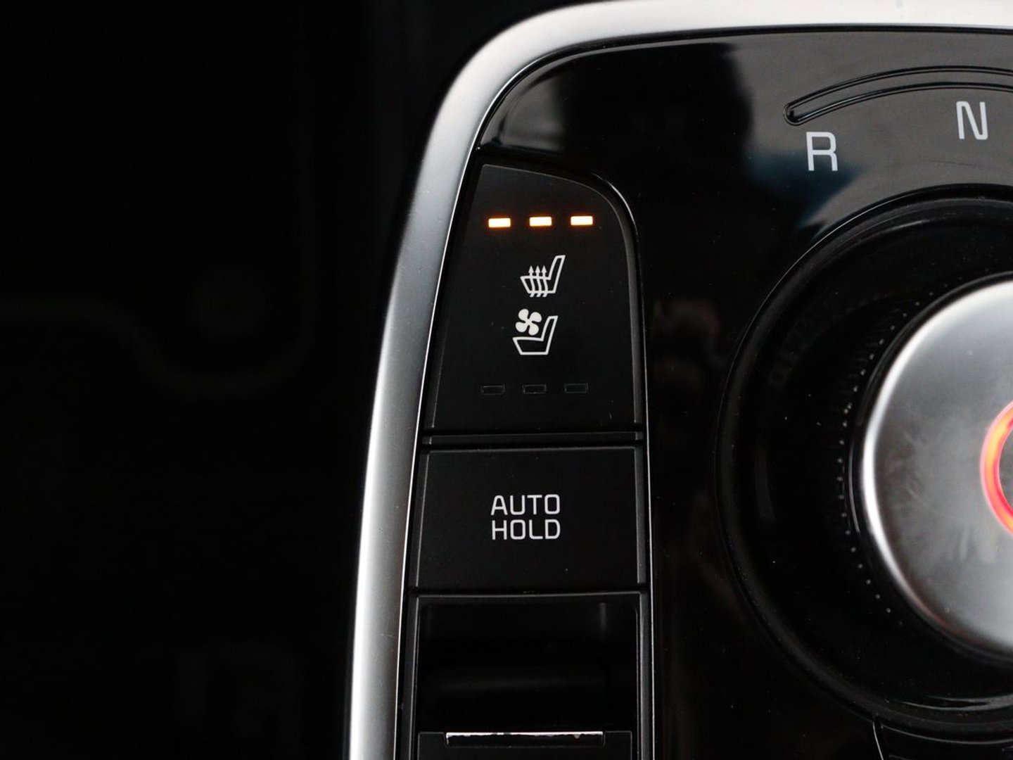 Kia e-Niro DynamicPlusLine 64 kWh | SOH 94,3% | Panoramadak | Memory | Leder | Stuur/stoel verwarming | Stoelventilatie | Dodehoek detectie | Cruise control | Carplay | Camera | Park assist | PHEV
