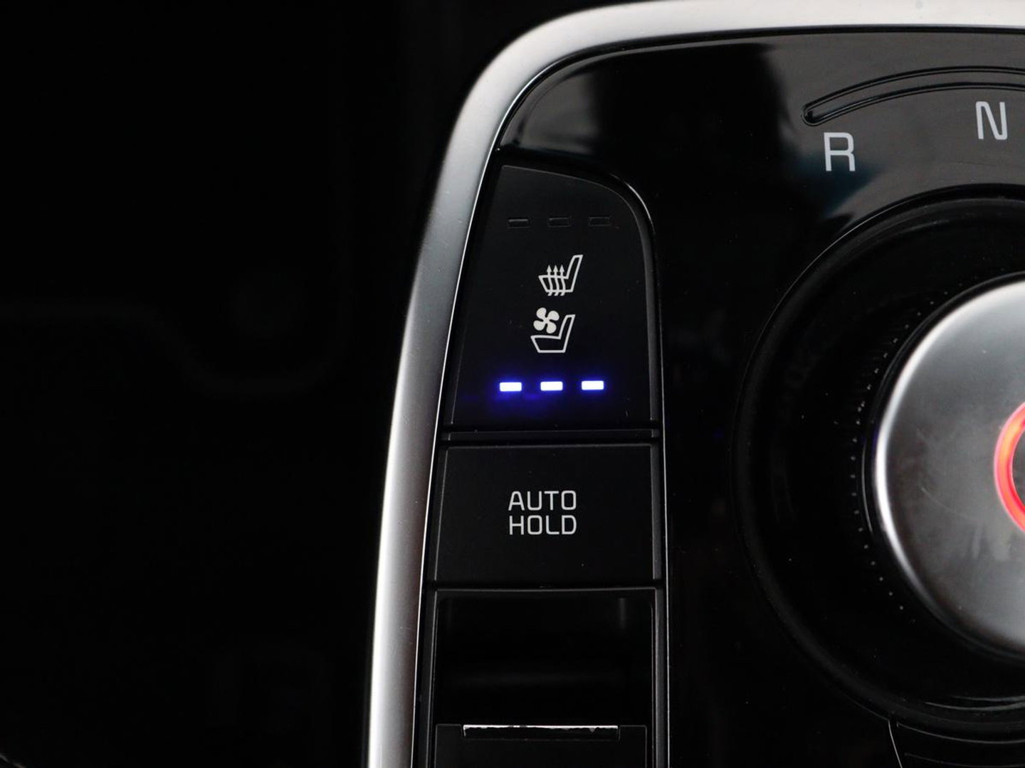 Kia e-Niro DynamicPlusLine 64 kWh | SOH 94,3% | Panoramadak | Memory | Leder | Stuur/stoel verwarming | Stoelventilatie | Dodehoek detectie | Cruise control | Carplay | Camera | Park assist | PHEV