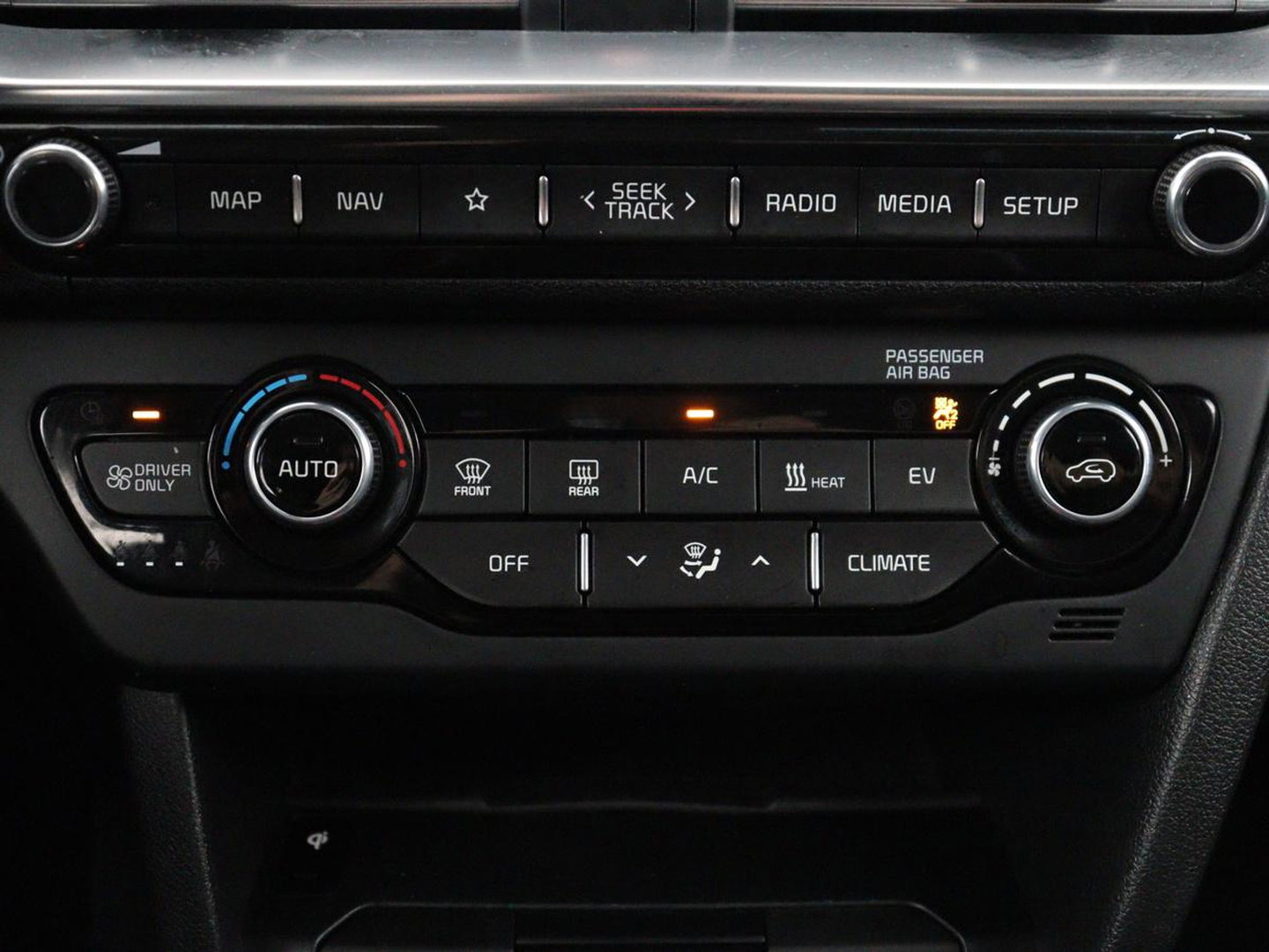 Kia e-Niro DynamicPlusLine 64 kWh | SOH 94,3% | Panoramadak | Memory | Leder | Stuur/stoel verwarming | Stoelventilatie | Dodehoek detectie | Cruise control | Carplay | Camera | Park assist | PHEV