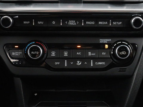 Kia e-Niro DynamicPlusLine 64 kWh | SOH 94,3% | Panoramadak | Memory | Leder | Stuur/stoel verwarming | Stoelventilatie | Dodehoek detectie | Cruise control | Carplay | Camera | Park assist | PHEV