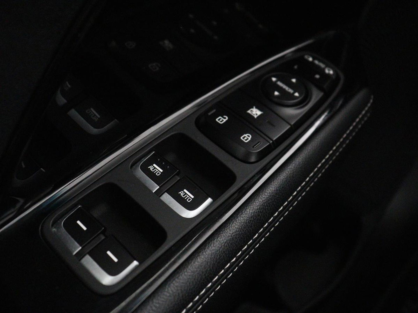 Kia e-Niro DynamicPlusLine 64 kWh | SOH 94,3% | Panoramadak | Memory | Leder | Stuur/stoel verwarming | Stoelventilatie | Dodehoek detectie | Cruise control | Carplay | Camera | Park assist | PHEV