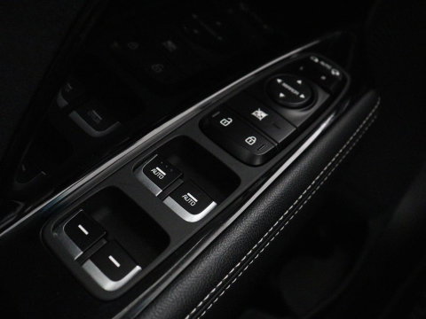 Kia e-Niro DynamicPlusLine 64 kWh | SOH 94,3% | Panoramadak | Memory | Leder | Stuur/stoel verwarming | Stoelventilatie | Dodehoek detectie | Cruise control | Carplay | Camera | Park assist | PHEV