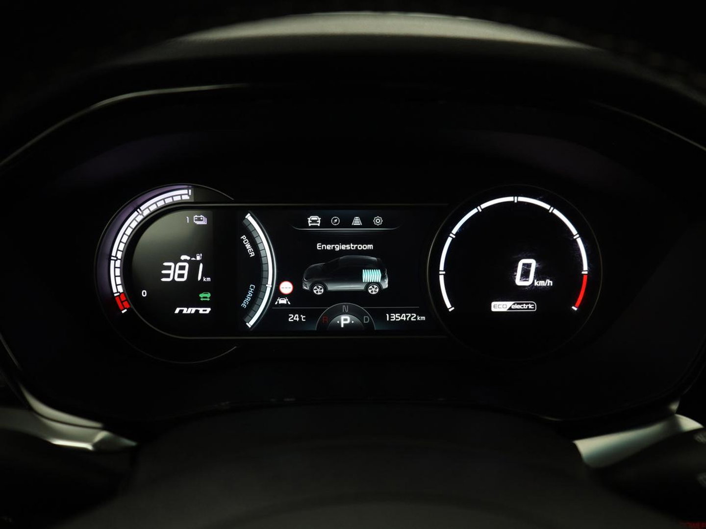 Kia e-Niro DynamicPlusLine 64 kWh | SOH 94,3% | Panoramadak | Memory | Leder | Stuur/stoel verwarming | Stoelventilatie | Dodehoek detectie | Cruise control | Carplay | Camera | Park assist | PHEV