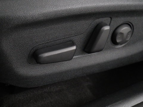 Kia e-Niro DynamicPlusLine 64 kWh | SOH 94,3% | Panoramadak | Memory | Leder | Stuur/stoel verwarming | Stoelventilatie | Dodehoek detectie | Cruise control | Carplay | Camera | Park assist | PHEV