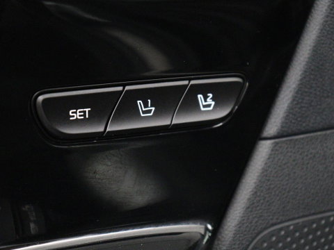Kia e-Niro DynamicPlusLine 64 kWh | SOH 94,3% | Panoramadak | Memory | Leder | Stuur/stoel verwarming | Stoelventilatie | Dodehoek detectie | Cruise control | Carplay | Camera | Park assist | PHEV