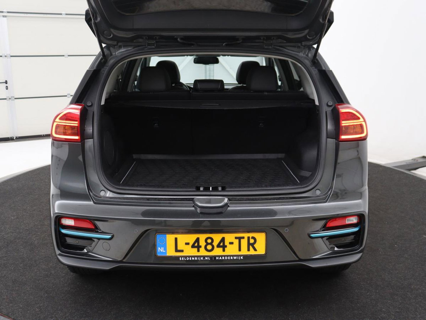 Kia e-Niro DynamicPlusLine 64 kWh | SOH 94,3% | Panoramadak | Memory | Leder | Stuur/stoel verwarming | Stoelventilatie | Dodehoek detectie | Cruise control | Carplay | Camera | Park assist | PHEV