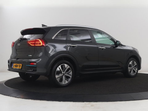 Kia e-Niro DynamicPlusLine 64 kWh | SOH 94,3% | Panoramadak | Memory | Leder | Stuur/stoel verwarming | Stoelventilatie | Dodehoek detectie | Cruise control | Carplay | Camera | Park assist | PHEV