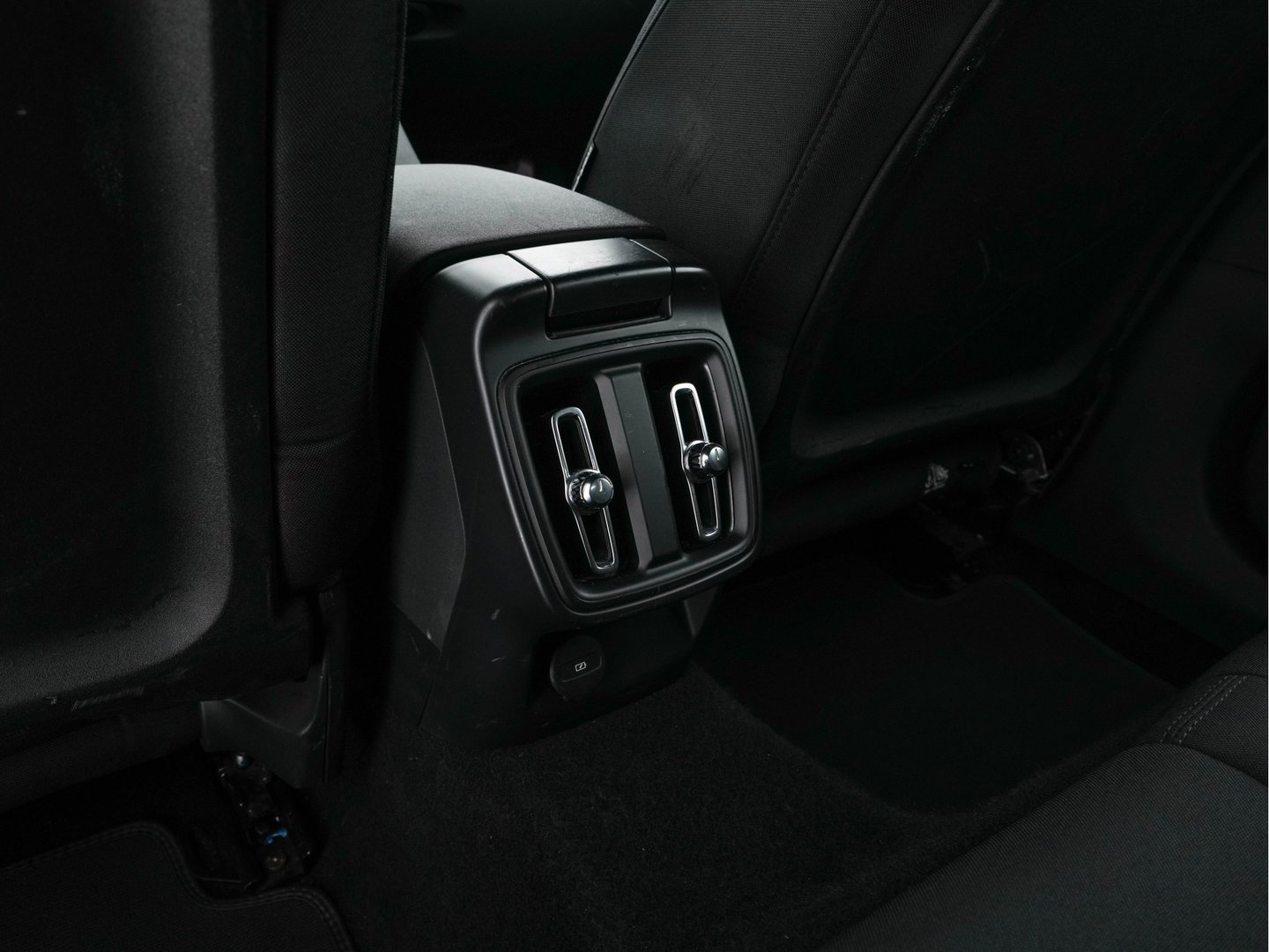 Polestar 2 Long Range Single Motor 78 kWh [ 3-Fase-11kW ] {SOH-95%} (INCL-BTW) *NAVI-FULLMAP | FULL-LED | KEYLESS | CAMERA | LANE-ASSIST | DIGI-COCKPIT | DAB+ | COMFORT-SEATS | ECC | PDC | 20''ALU*