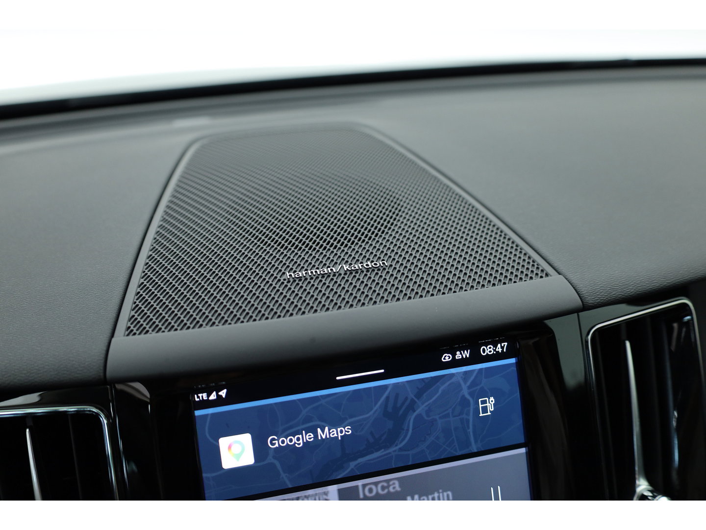 Volvo XC60 2.0 T6 Plug-in hybrid AWD Plus Dark | Pano-dak | Trekhaak | Adap. Cruise | 360 camera | Dodehoek (Blis)
