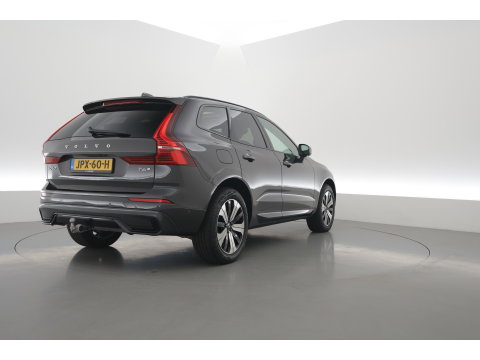 Volvo XC60 2.0 T6 Plug-in hybrid AWD Plus Dark | Pano-dak | Trekhaak | Adap. Cruise | 360 camera | Dodehoek (Blis)