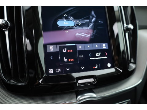Volvo XC60 2.0 T6 Plug-in hybrid AWD Plus Dark | Pano-dak | Trekhaak | Adap. Cruise | 360 camera | Dodehoek (Blis)