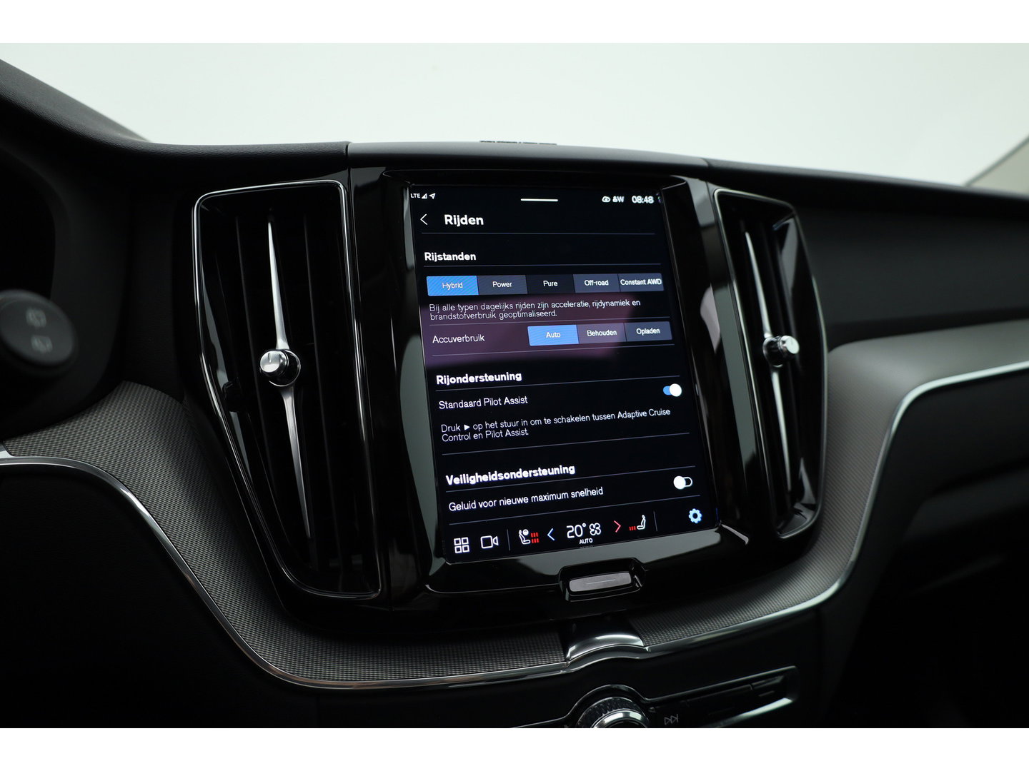 Volvo XC60 2.0 T6 Plug-in hybrid AWD Plus Dark | Pano-dak | Trekhaak | Adap. Cruise | 360 camera | Dodehoek (Blis)
