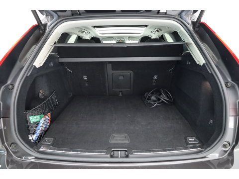 Volvo XC60 2.0 T6 Plug-in hybrid AWD Plus Dark | Pano-dak | Trekhaak | Adap. Cruise | 360 camera | Dodehoek (Blis)