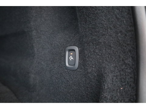 Volvo XC60 2.0 T6 Plug-in hybrid AWD Plus Dark | Pano-dak | Trekhaak | Adap. Cruise | 360 camera | Dodehoek (Blis)