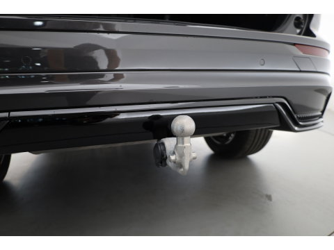 Volvo XC60 2.0 T6 Plug-in hybrid AWD Plus Dark | Pano-dak | Trekhaak | Adap. Cruise | 360 camera | Dodehoek (Blis)