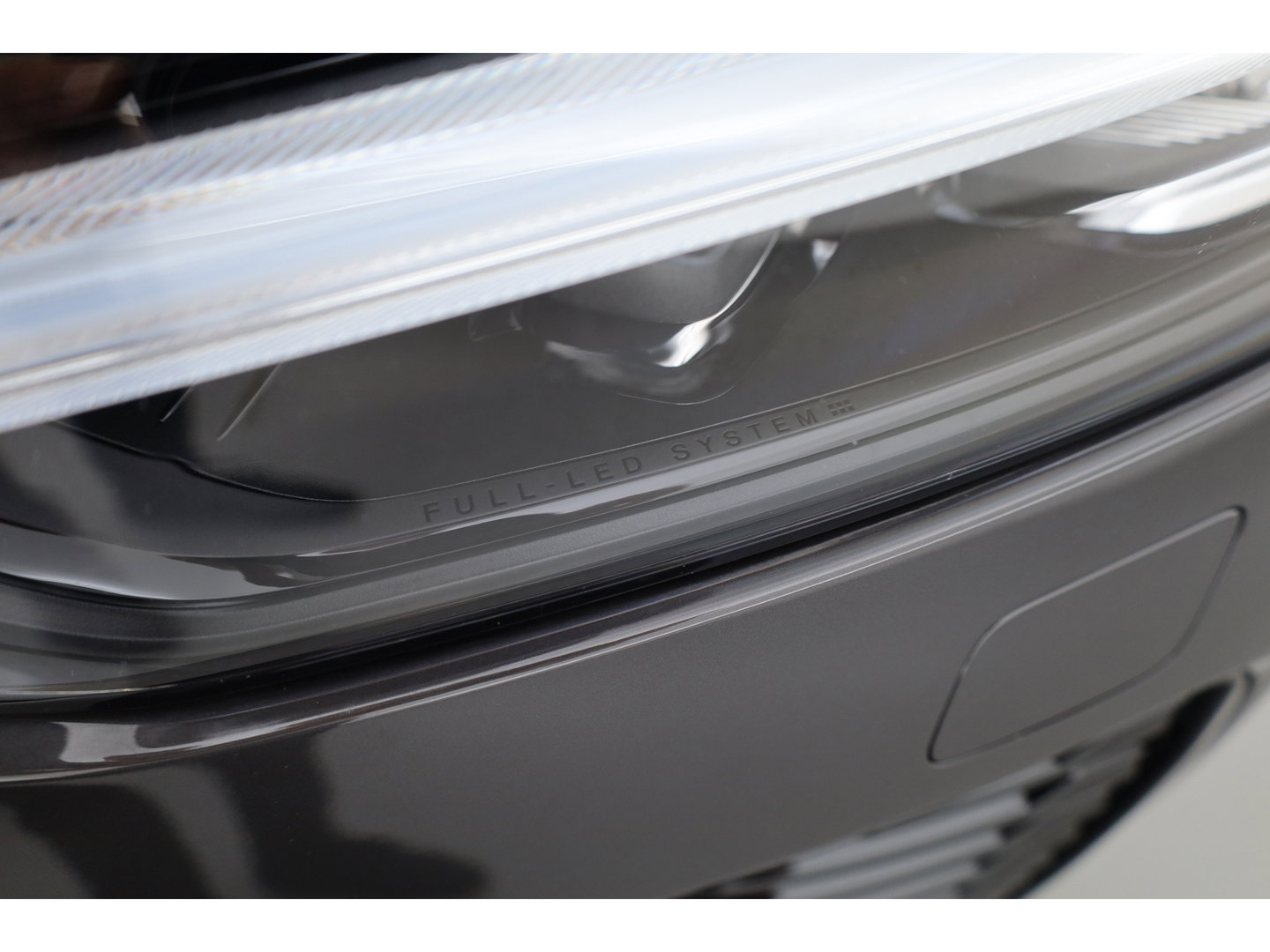 Volvo XC60 2.0 T6 Plug-in hybrid AWD Plus Dark | Pano-dak | Trekhaak | Adap. Cruise | 360 camera | Dodehoek (Blis)