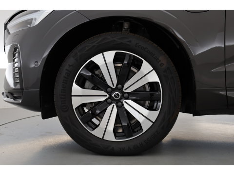 Volvo XC60 2.0 T6 Plug-in hybrid AWD Plus Dark | Pano-dak | Trekhaak | Adap. Cruise | 360 camera | Dodehoek (Blis)