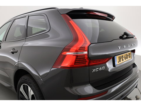 Volvo XC60 2.0 T6 Plug-in hybrid AWD Plus Dark | Pano-dak | Trekhaak | Adap. Cruise | 360 camera | Dodehoek (Blis)