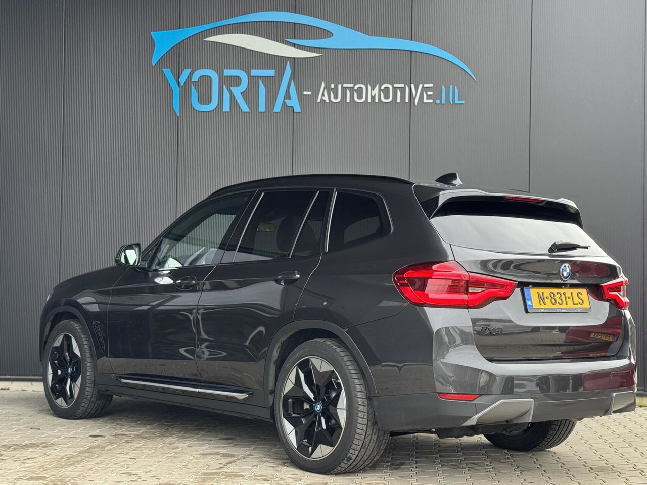 BMW iX3