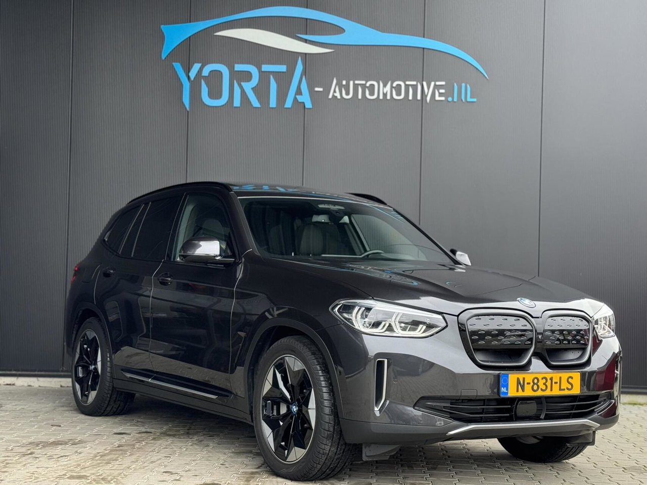 BMW iX3