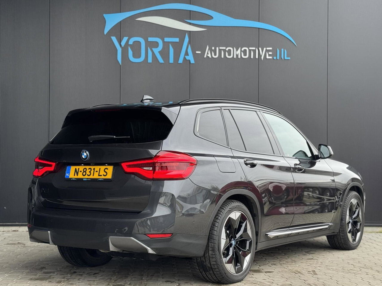 BMW iX3