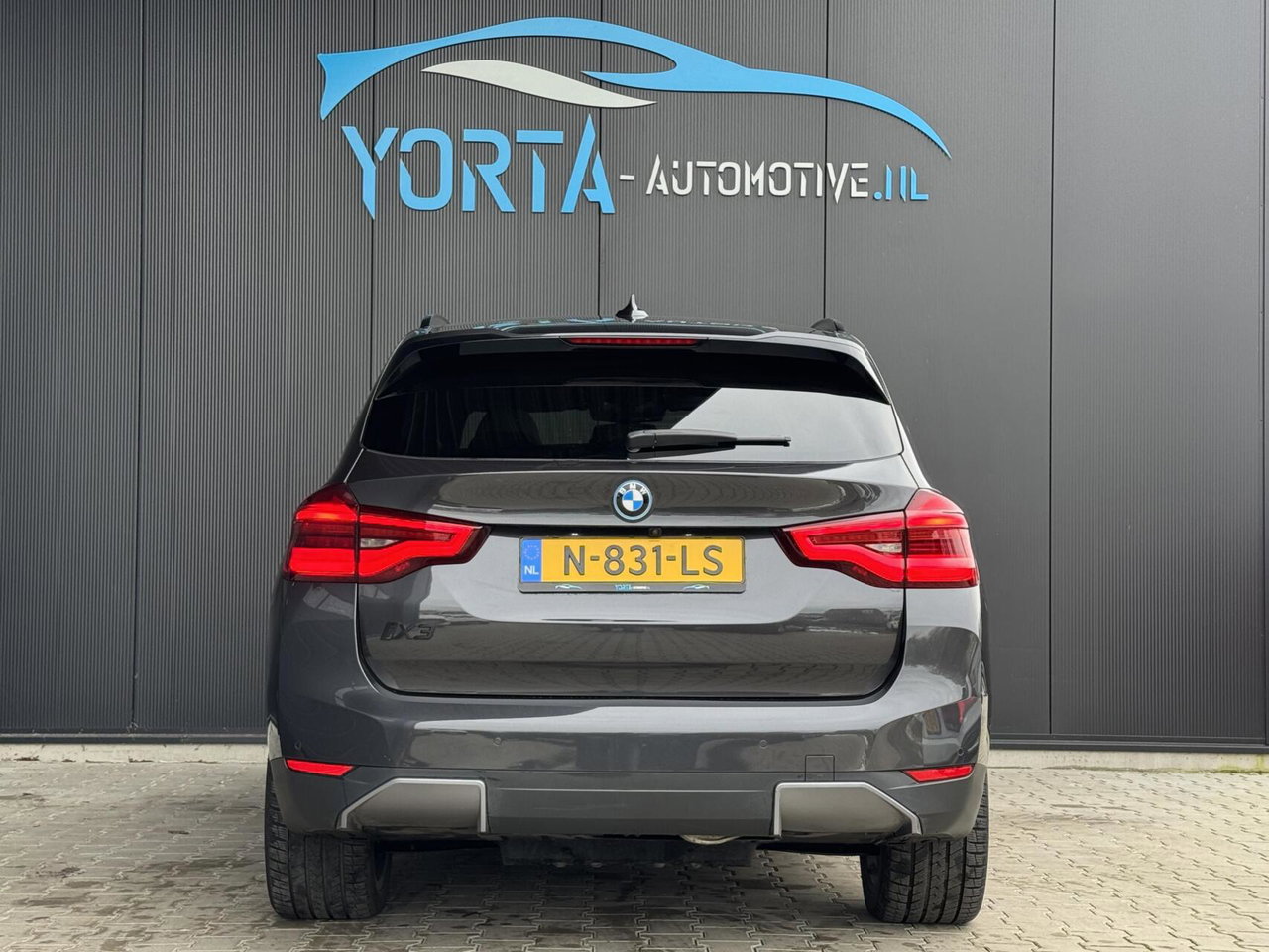 BMW iX3