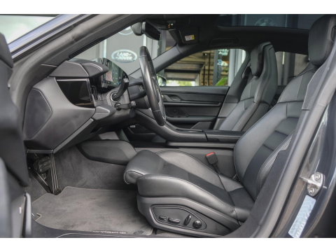 Porsche Taycan Performance Plus 476pk 93,4 kWh Panoramadak *BTW* Luchtvering Bose Comfortstoelen NLauto 1e Eigenaar