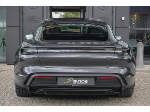 Porsche Taycan Performance Plus 476pk 93,4 kWh Panoramadak *BTW* Luchtvering Bose Comfortstoelen NLauto 1e Eigenaar